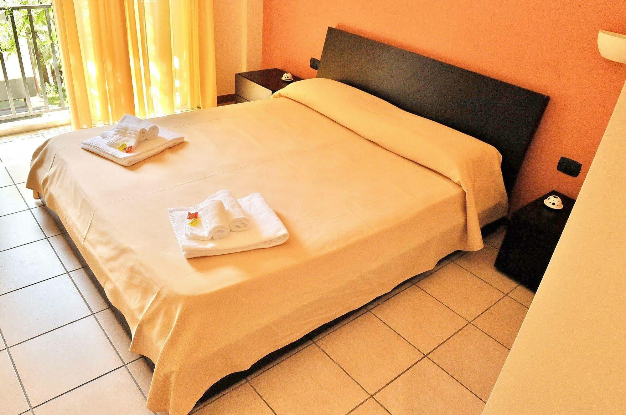 Hotel Rasula Alta Gravina di Catania Exterior foto